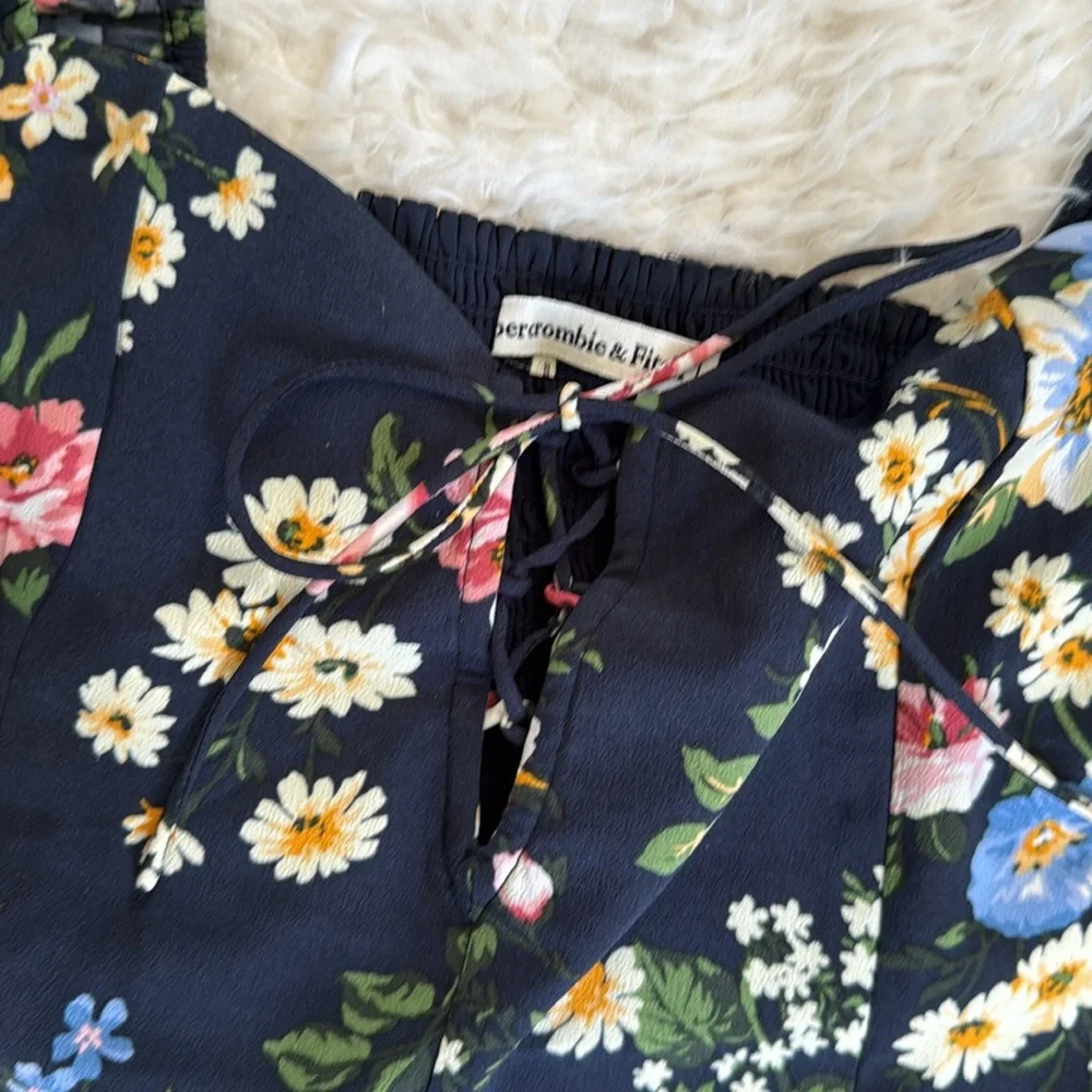 Abercrombie Floral Long Sleeve Top - Picture 3 of 4